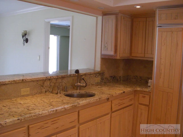 Image number 7 for the current listing