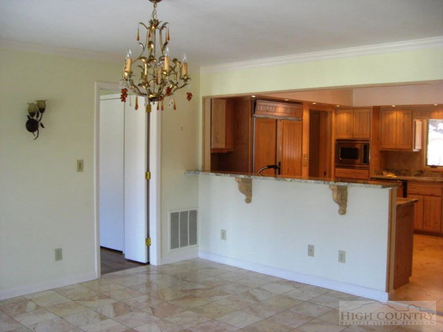 Image number 5 for the current listing