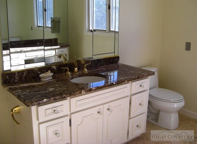 Image number 3 for the current listing
