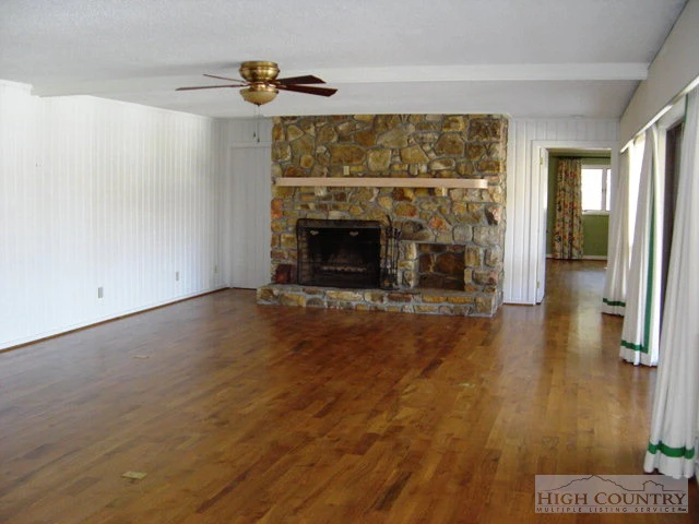 Image number 21 for the current listing