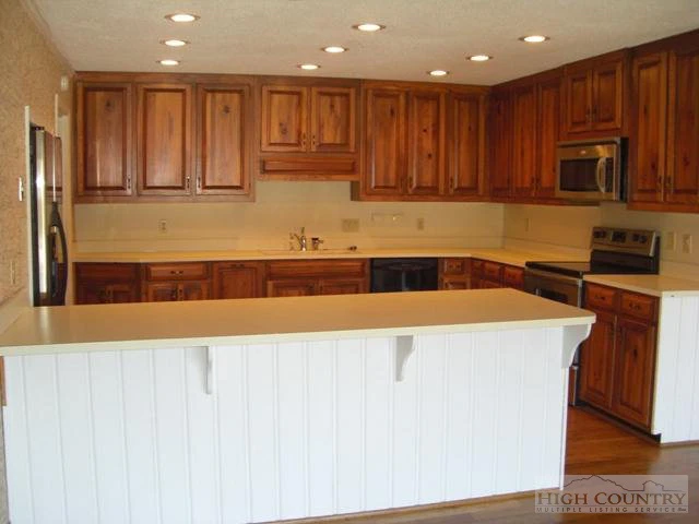 Image number 18 for the current listing