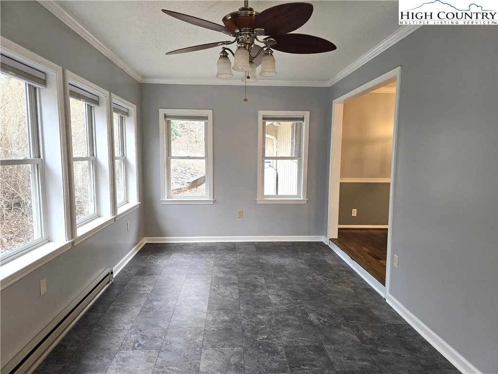 Image number 7 for the current listing