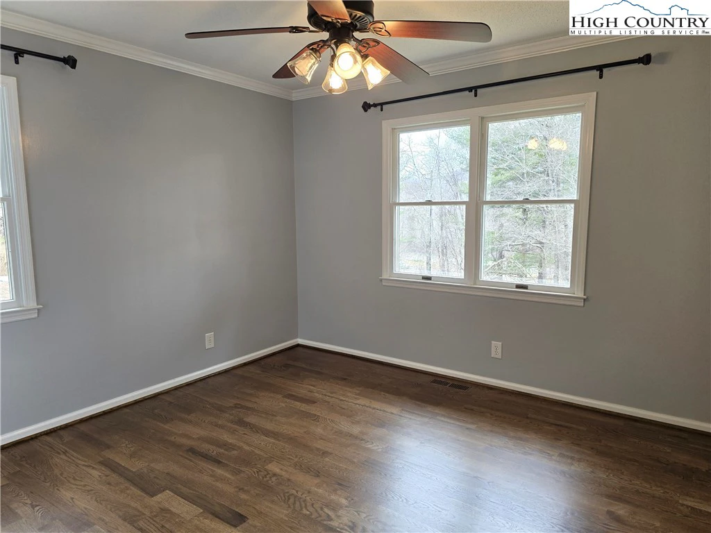 Image number 9 for the current listing