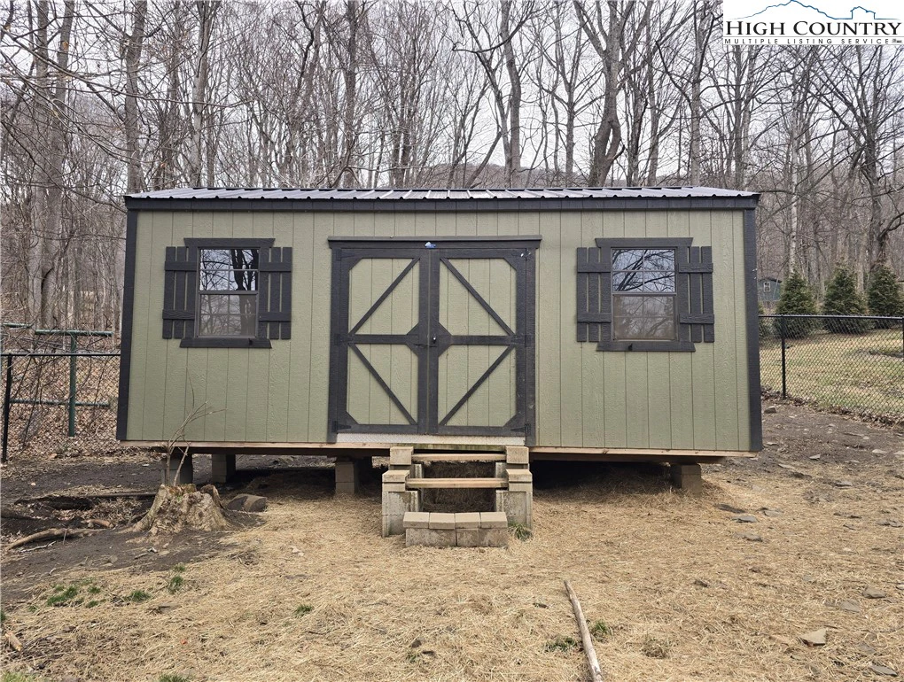 Image number 17 for the current listing