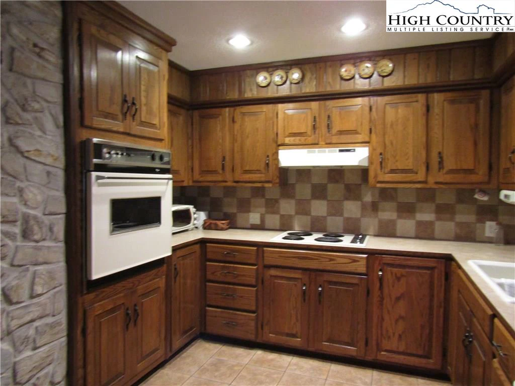 Image number 9 for the current listing