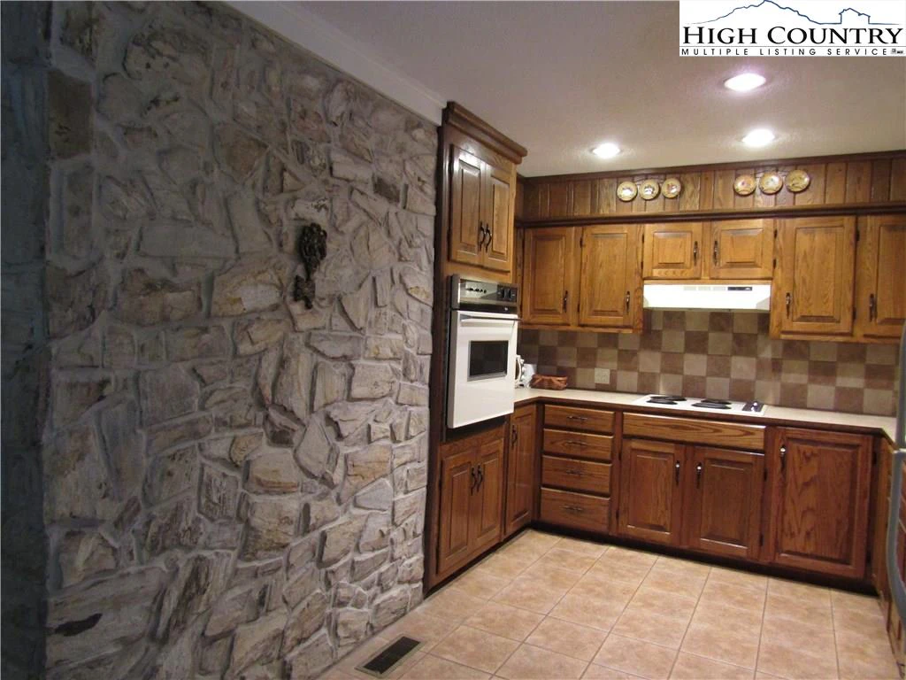 Image number 8 for the current listing