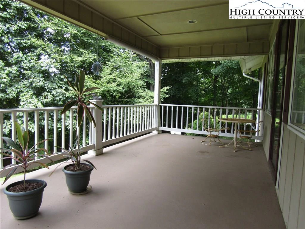 Image number 7 for the current listing