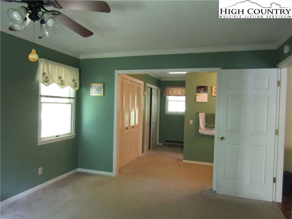 Image number 6 for the current listing