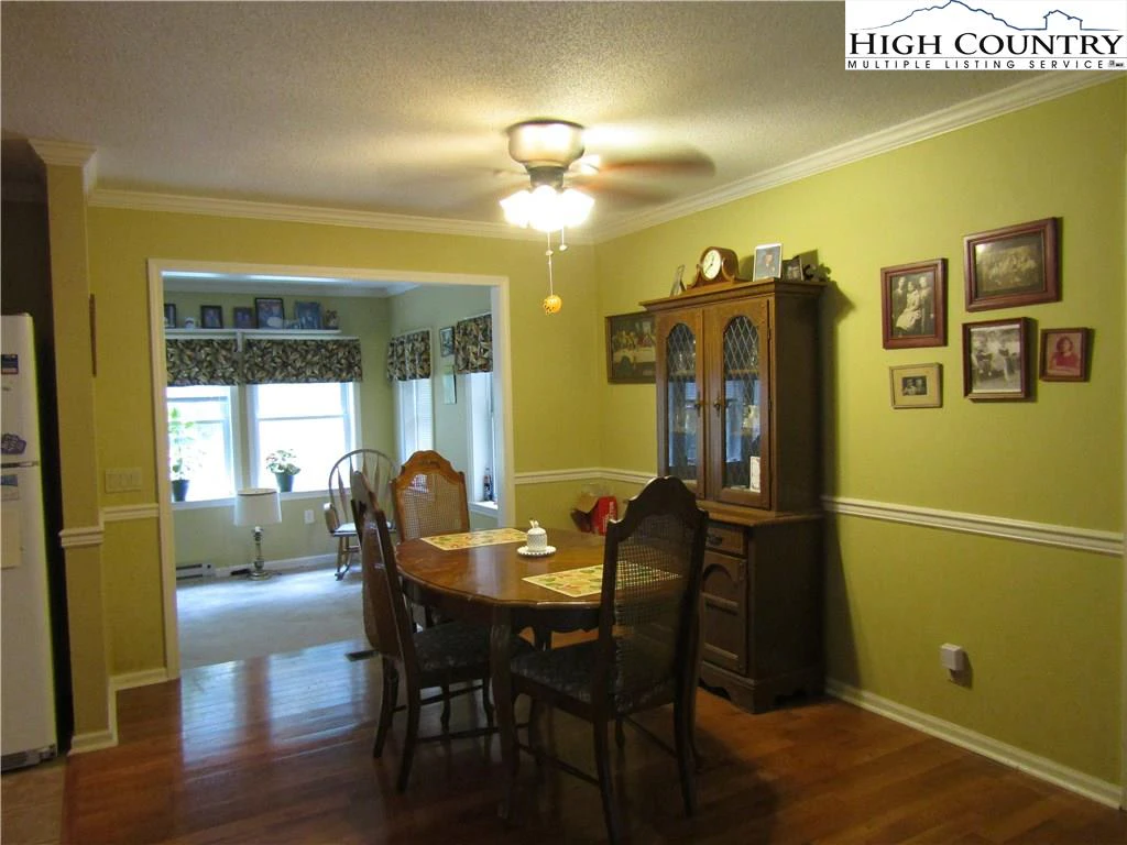 Image number 5 for the current listing