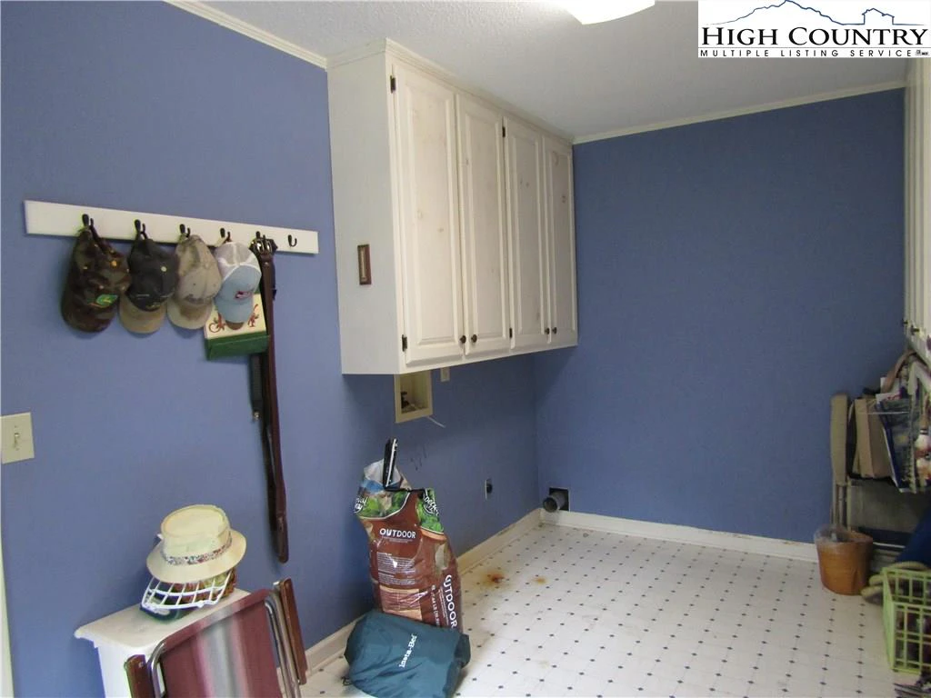 Image number 4 for the current listing