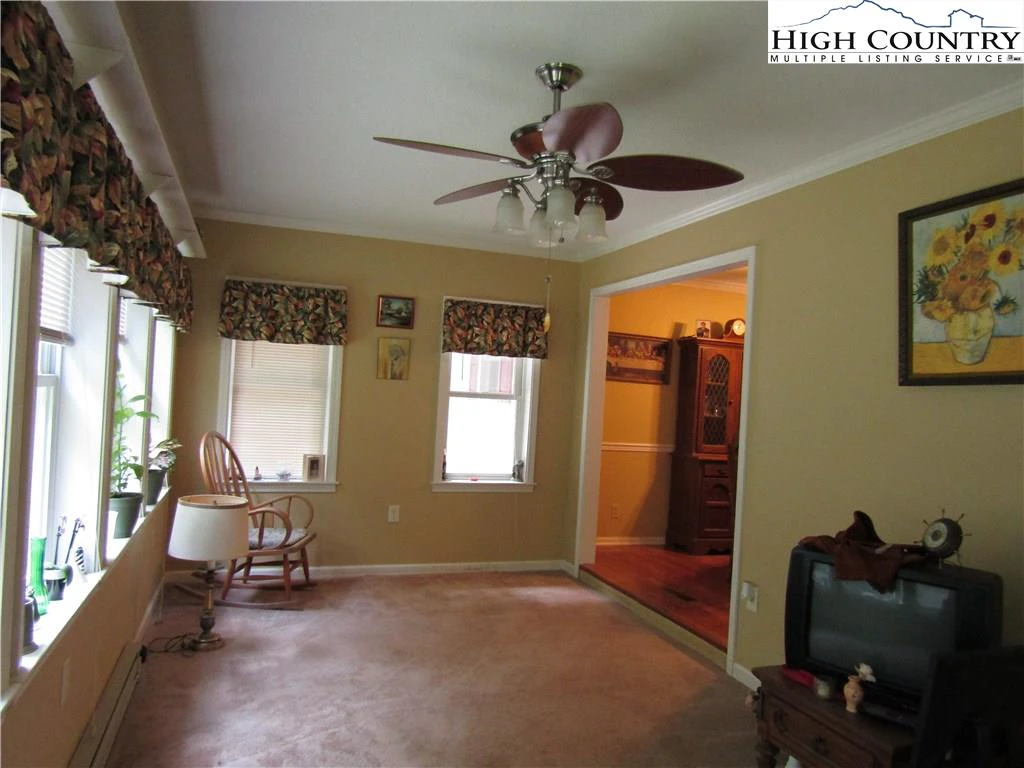 Image number 3 for the current listing