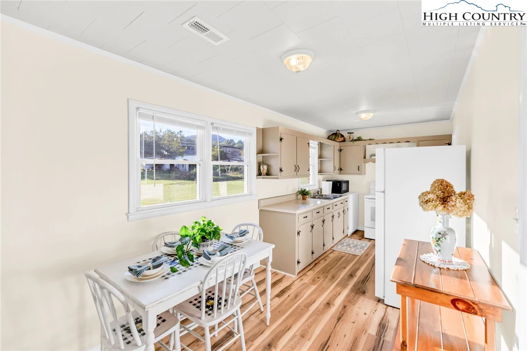 Image number 12 for the current listing