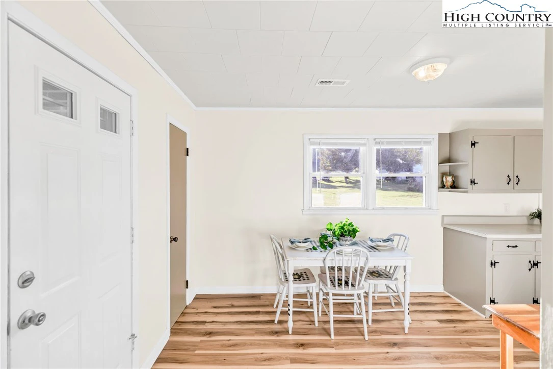 Image number 5 for the current listing