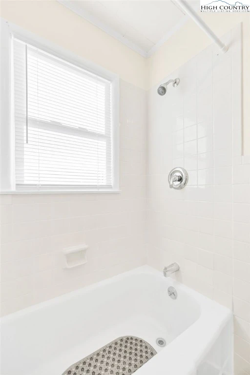 Image number 9 for the current listing