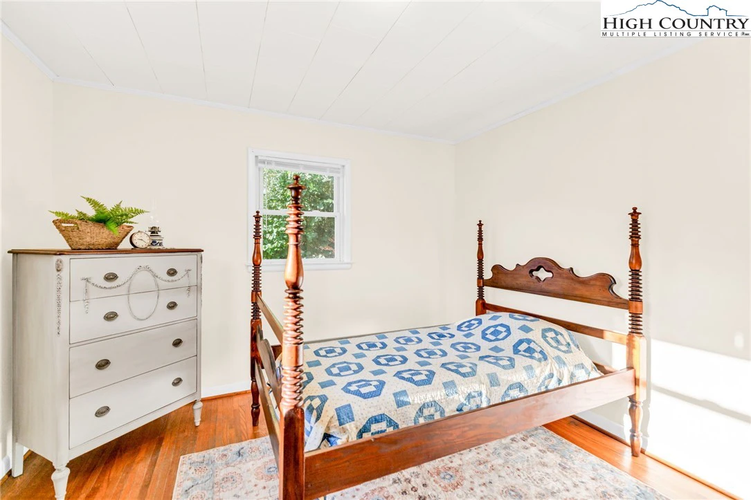 Image number 6 for the current listing
