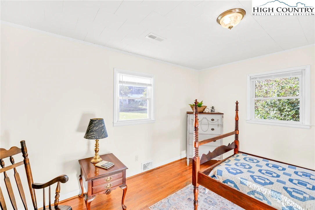 Image number 7 for the current listing