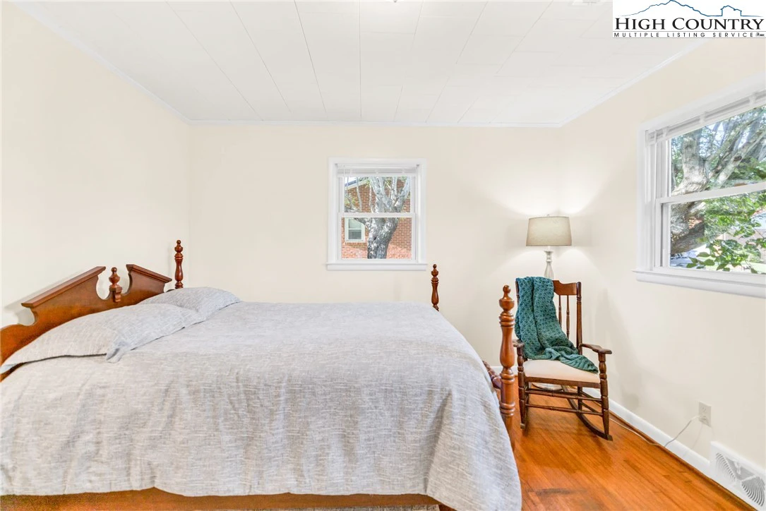 Image number 10 for the current listing