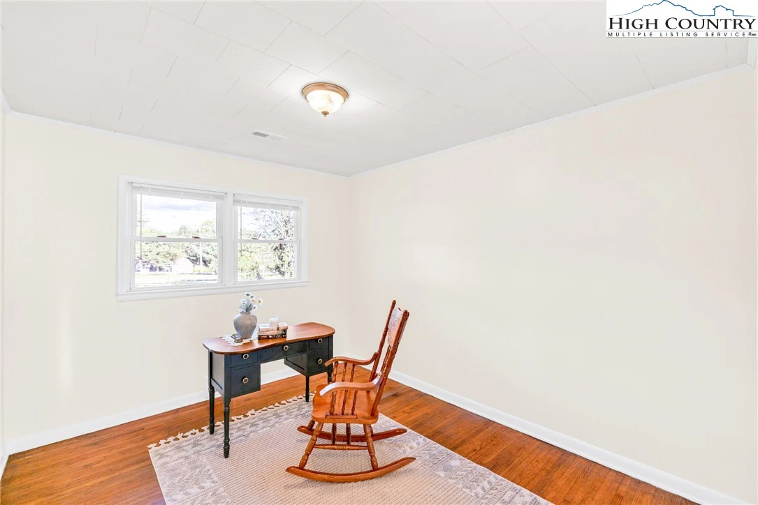 Image number 14 for the current listing