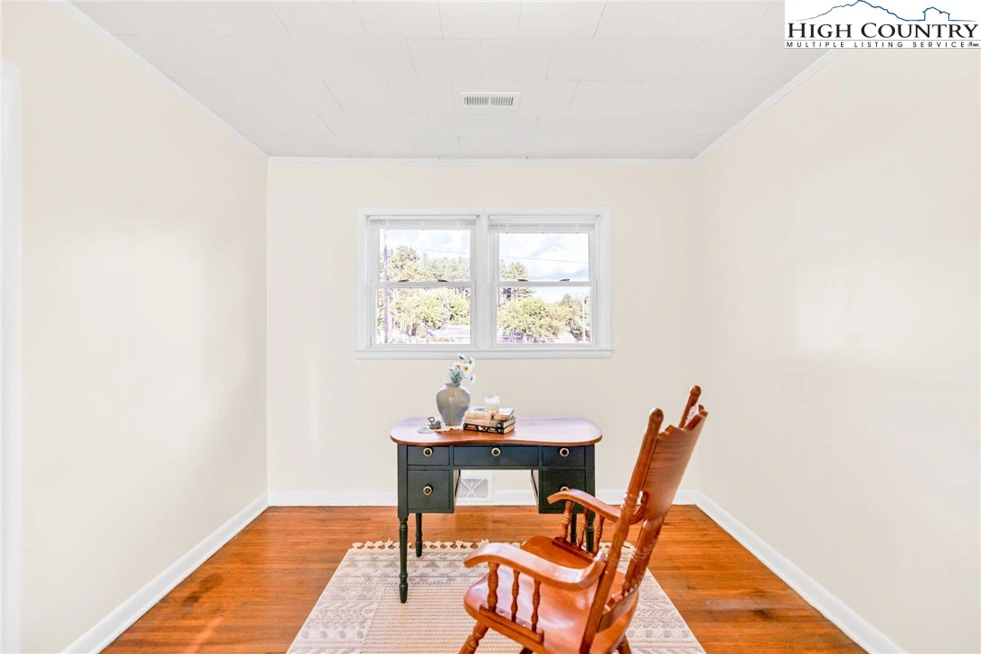 Image number 16 for the current listing