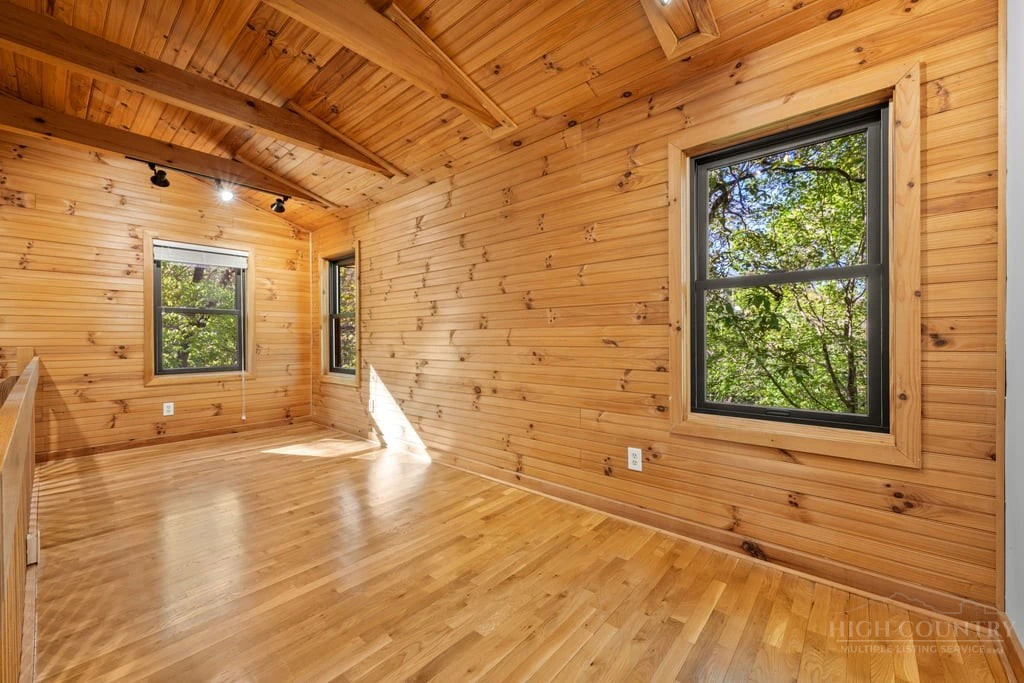 Image number 5 for the current listing