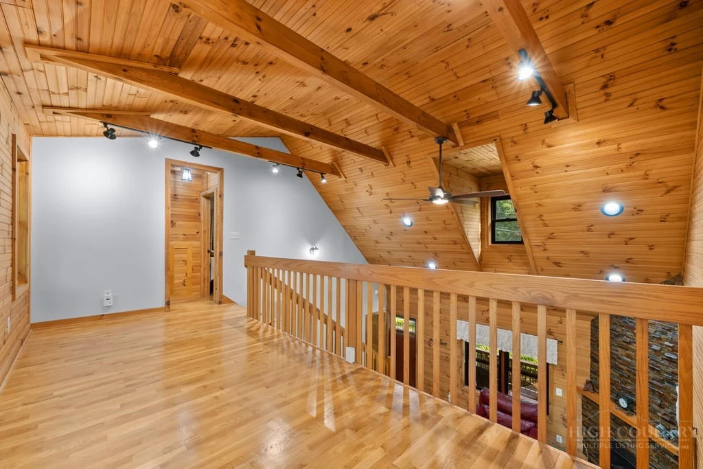 Image number 6 for the current listing