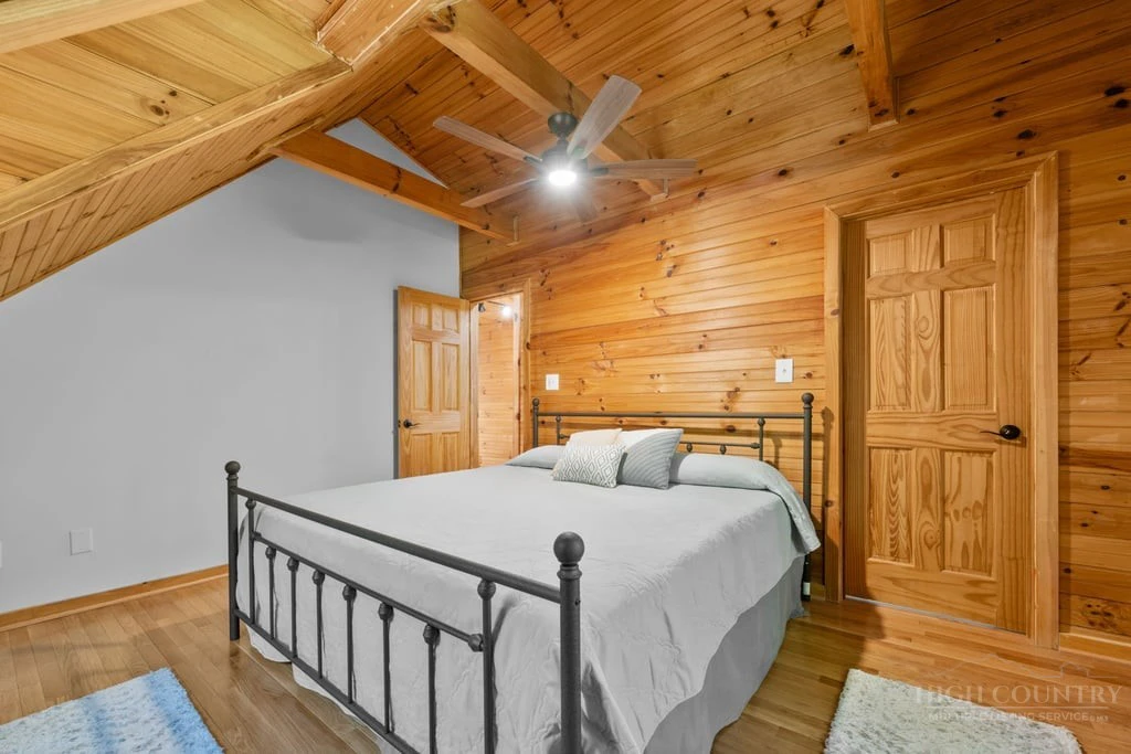 Image number 8 for the current listing