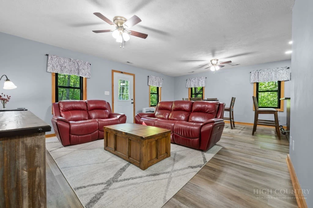 Image number 12 for the current listing