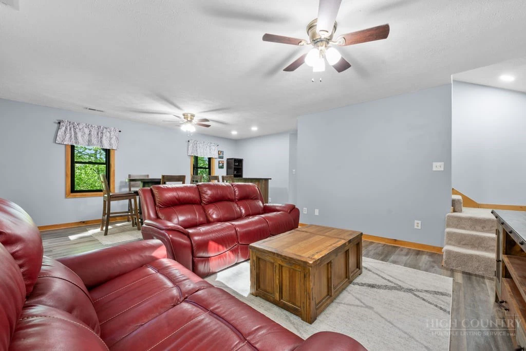 Image number 2 for the current listing
