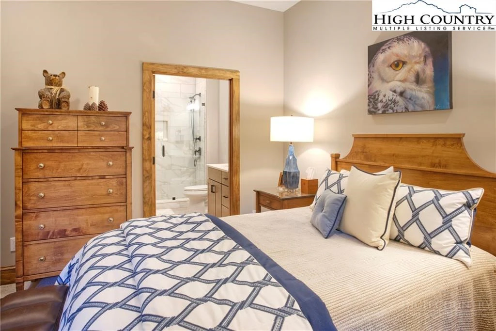 Image number 11 for the current listing