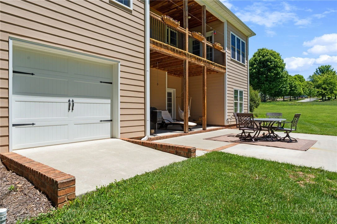 Image number 18 for the current listing