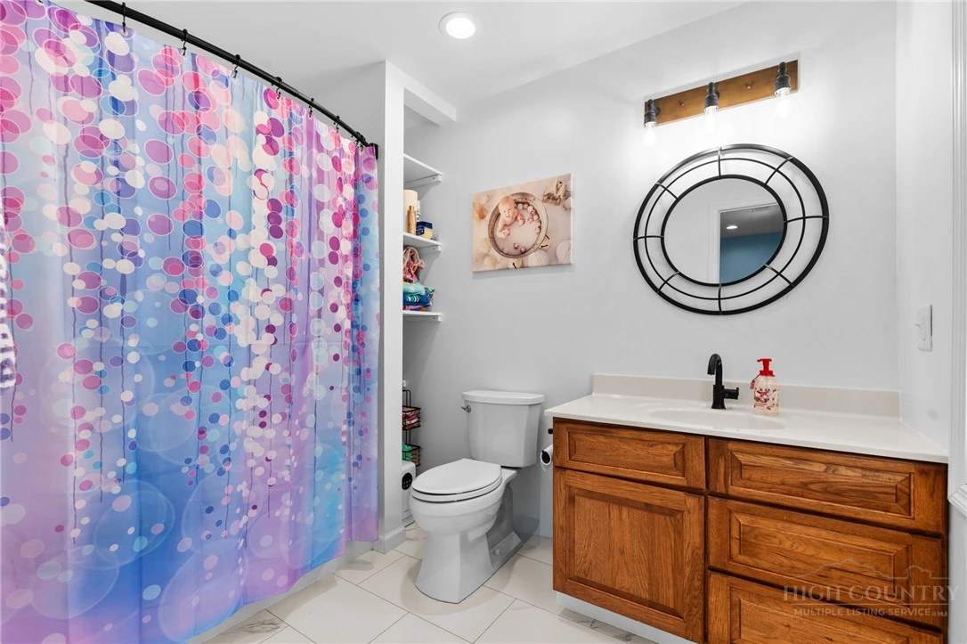 Image number 4 for the current listing
