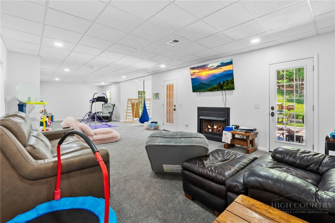 Image number 8 for the current listing