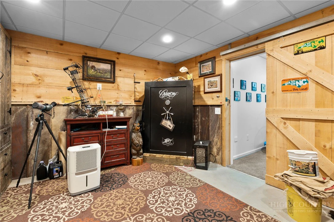 Image number 11 for the current listing