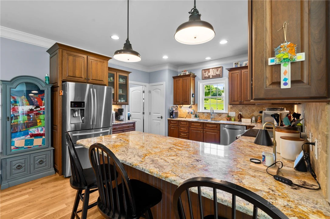 Image number 35 for the current listing