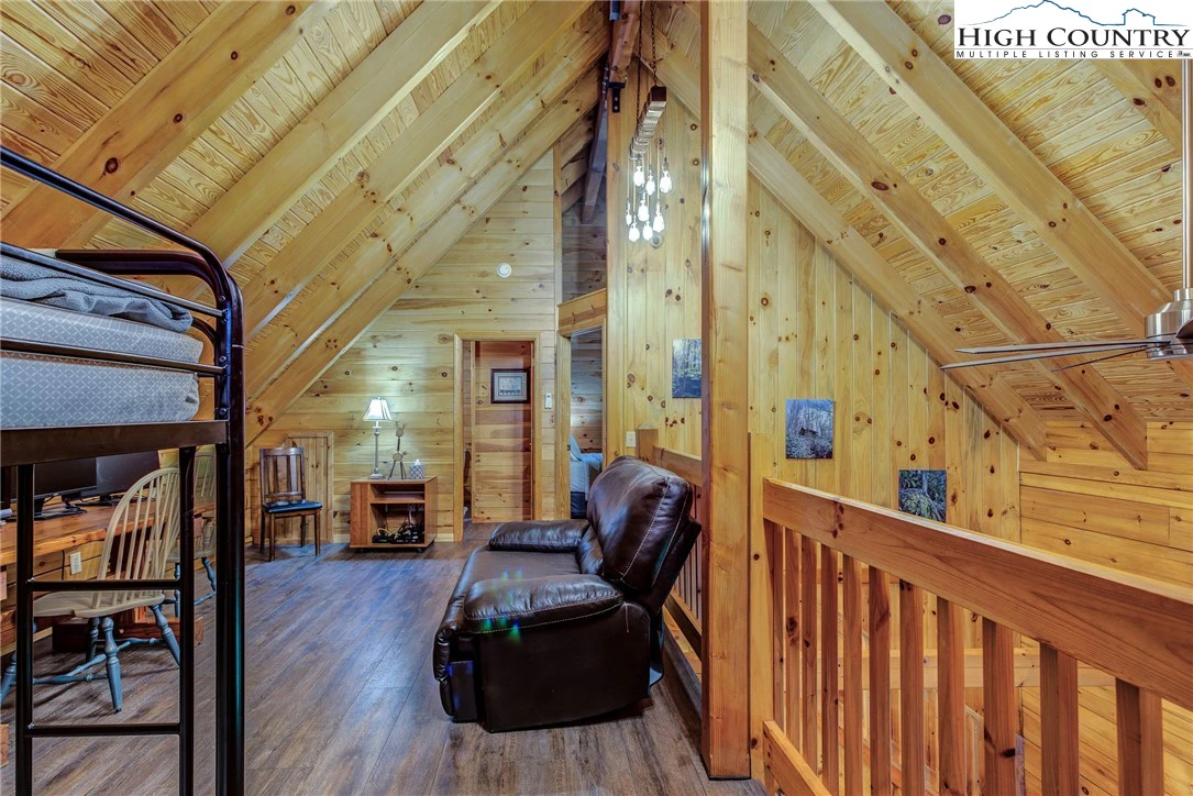 Image number 4 for the current listing