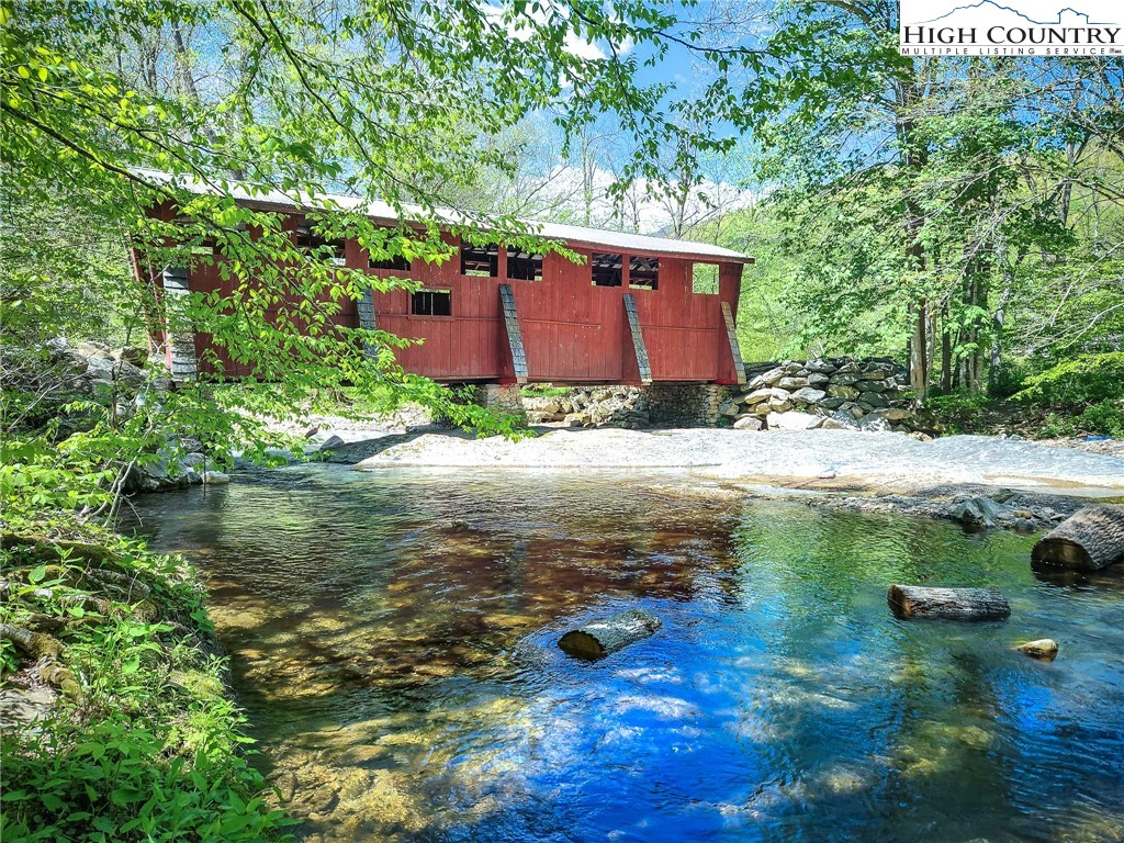 Image number 19 for the current listing