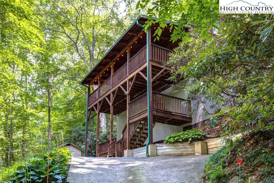 Image number 1 for the current listing