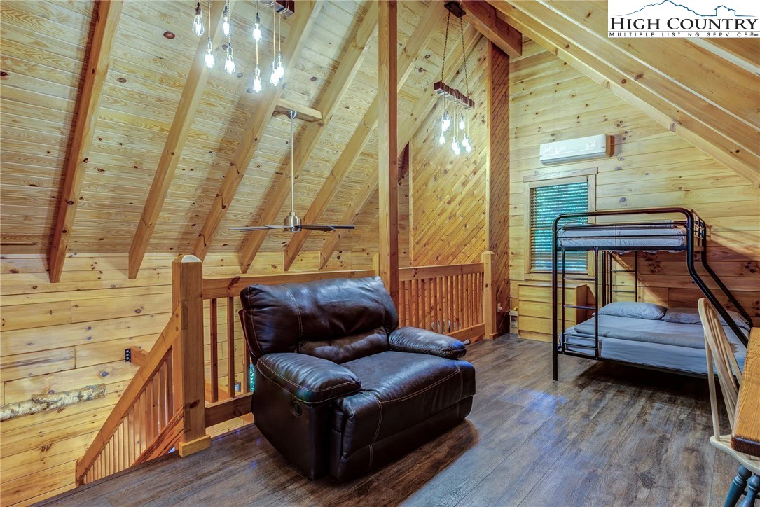 Image number 3 for the current listing
