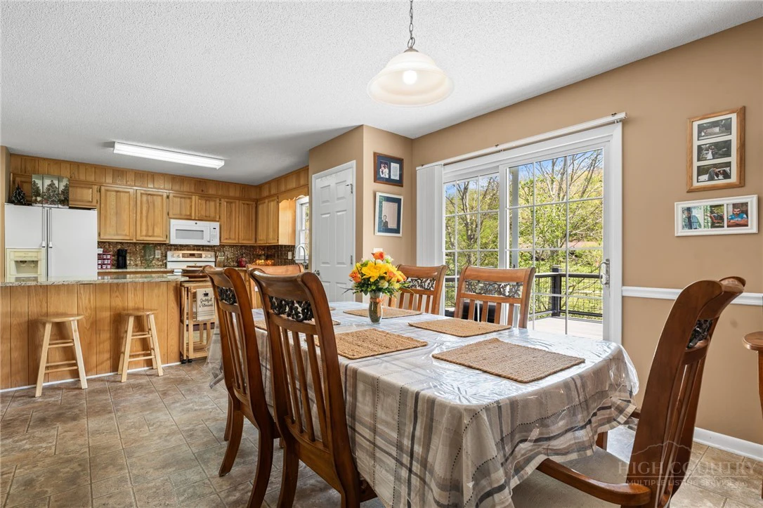 Image number 21 for the current listing