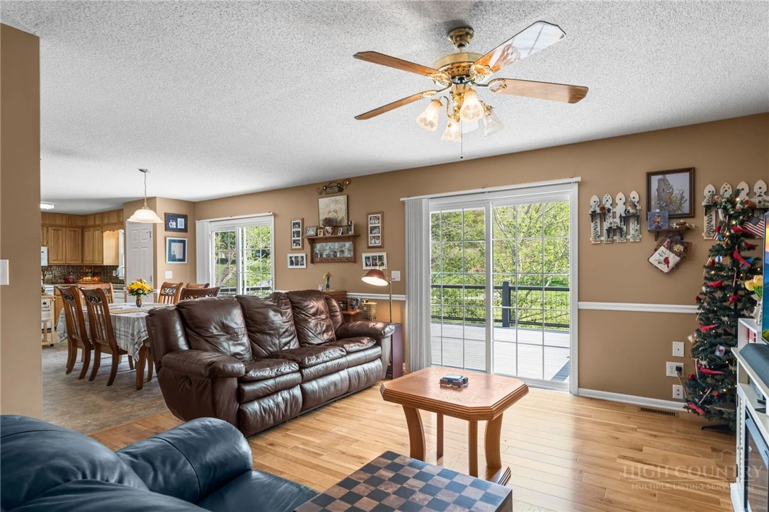 Image number 3 for the current listing