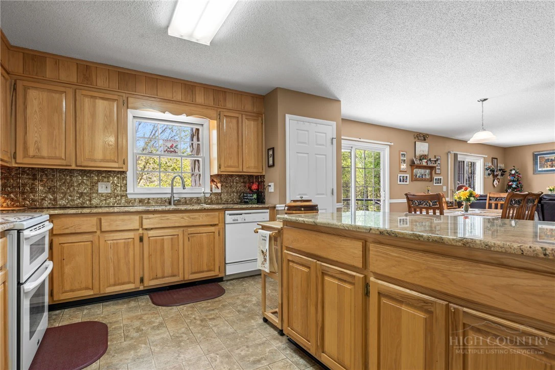 Image number 6 for the current listing