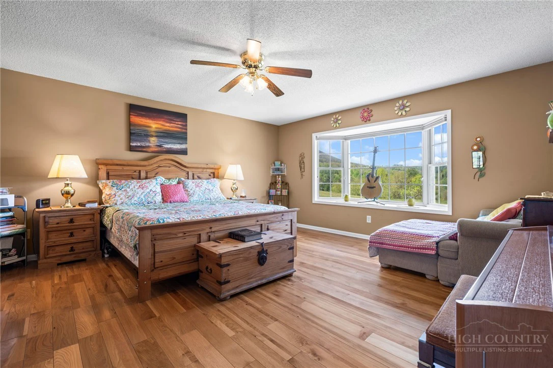 Image number 9 for the current listing