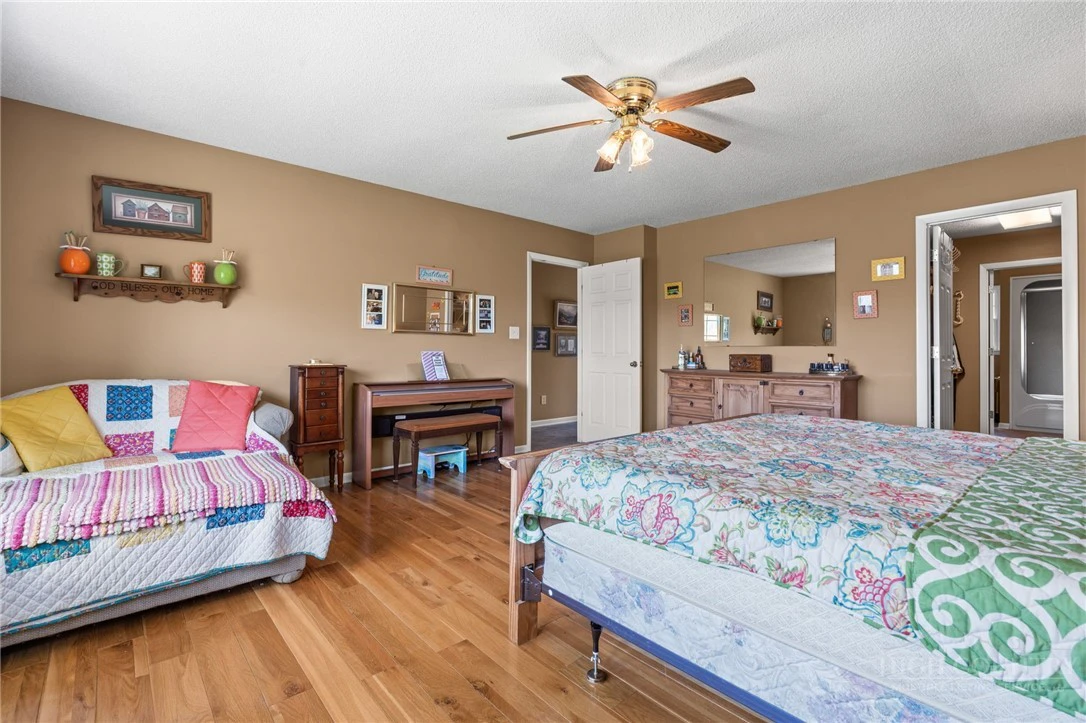 Image number 11 for the current listing