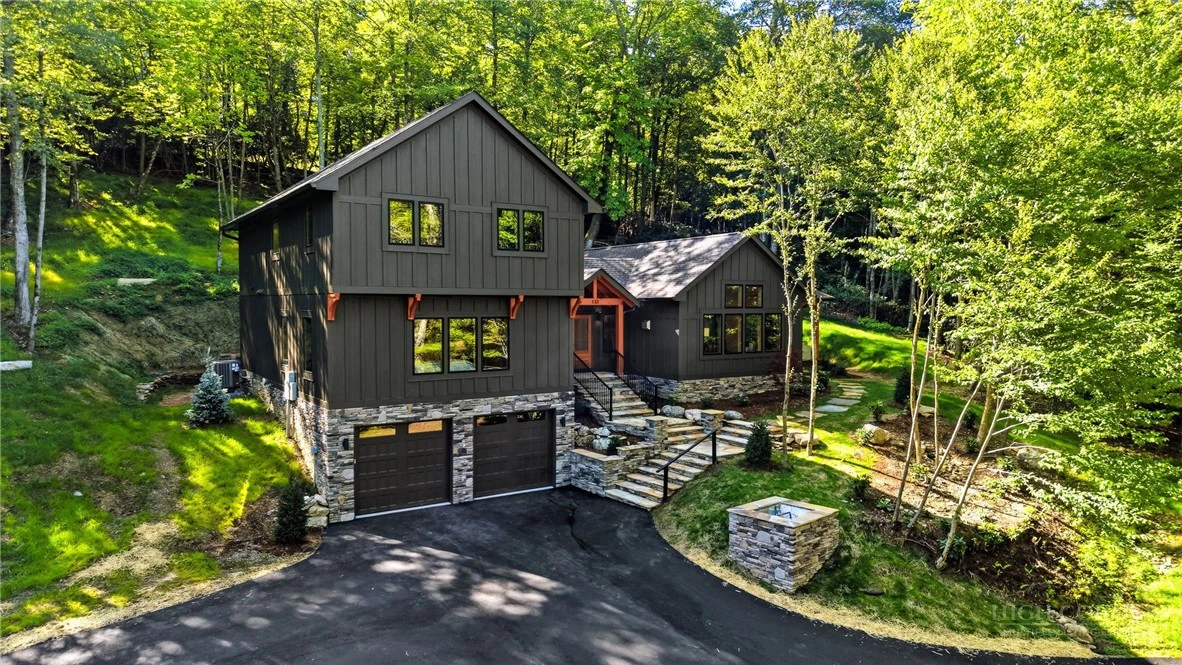 Image number 1 for the current listing
