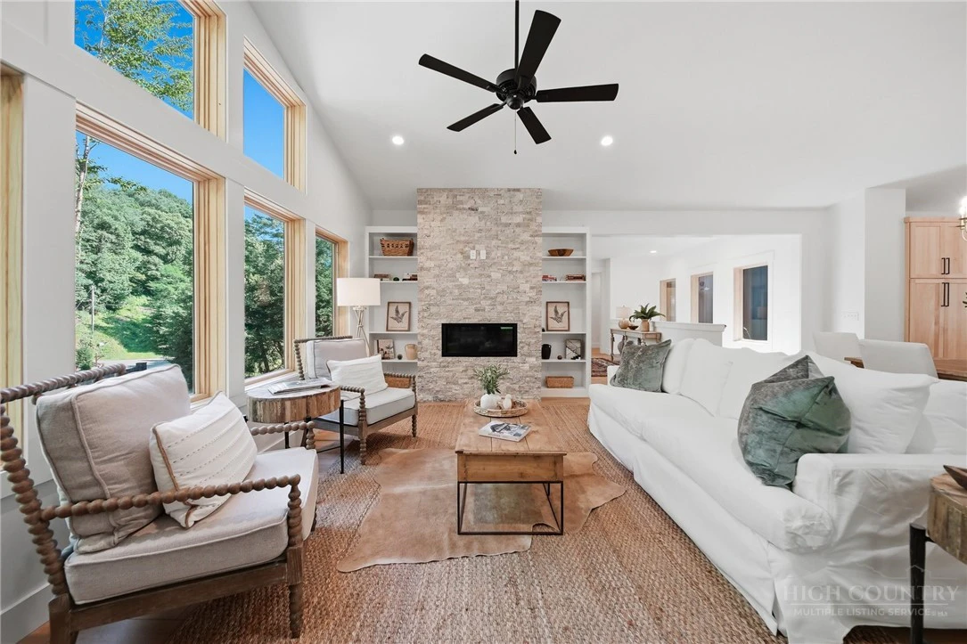 Image number 5 for the current listing