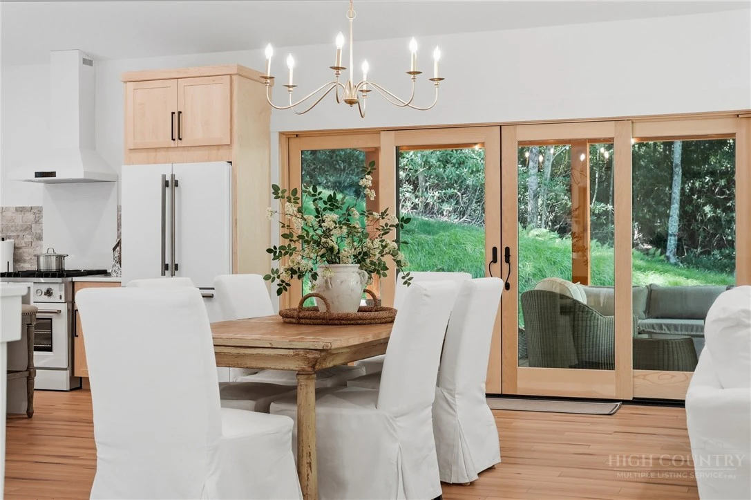 Image number 7 for the current listing