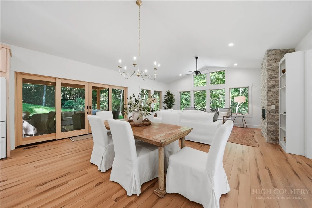 Image number 8 for the current listing