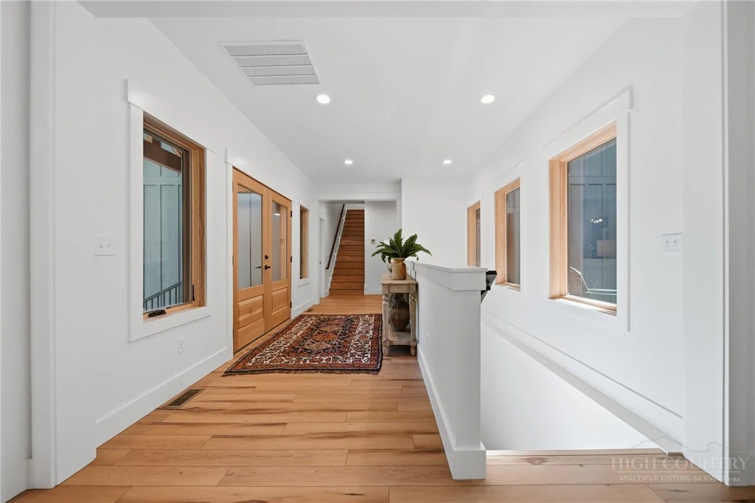 Image number 18 for the current listing
