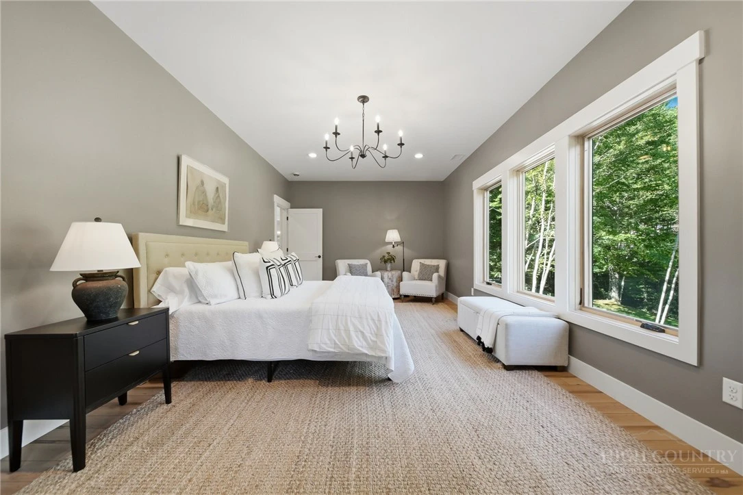 Image number 20 for the current listing