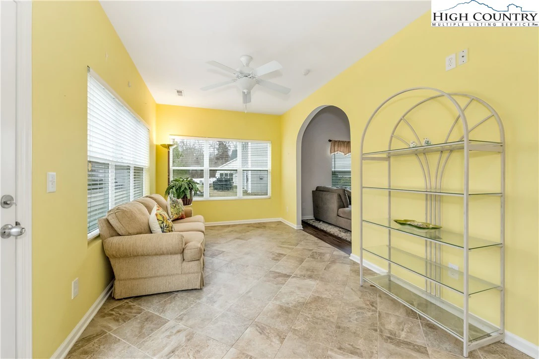 Image number 3 for the current listing